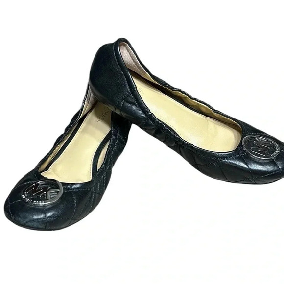 Micheal Kors  shoes,women sz 7, black ballet flats ,MK  metal logo ,quilt look - Picture 2 of 14